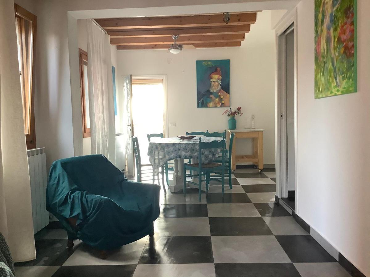 Night Galleria Holiday Home - Bed & Art In Burano - The Pink House Luaran gambar