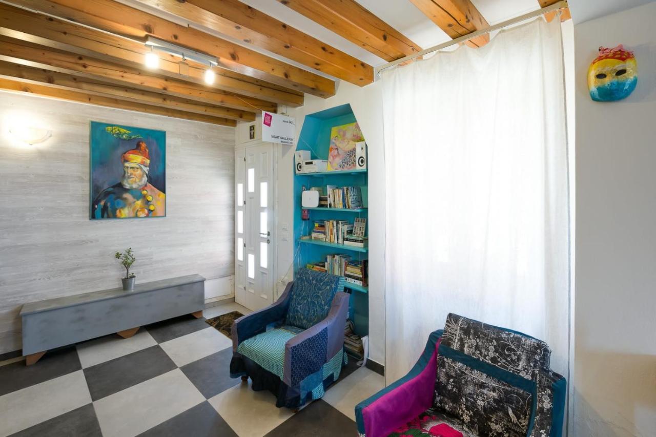 Night Galleria Holiday Home - Bed & Art In Burano - The Pink House Luaran gambar
