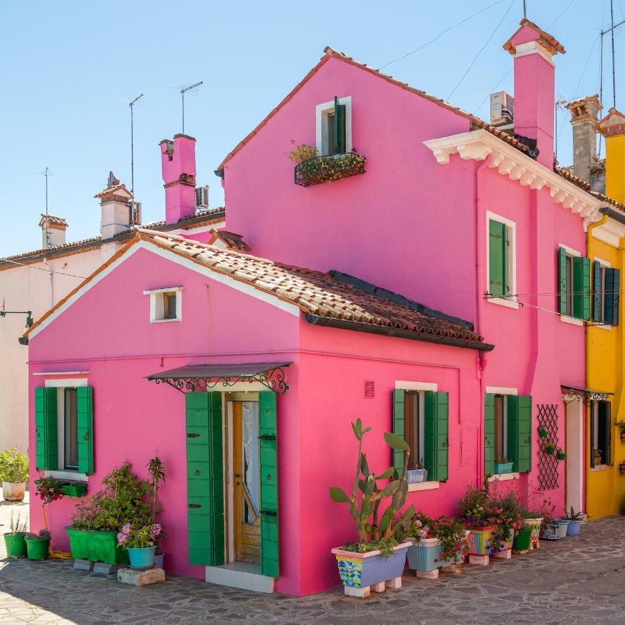 Night Galleria Holiday Home - Bed & Art In Burano - The Pink House Luaran gambar