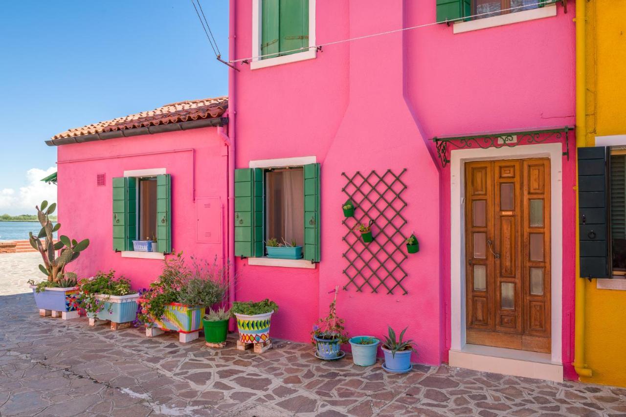 Night Galleria Holiday Home - Bed & Art In Burano - The Pink House Luaran gambar