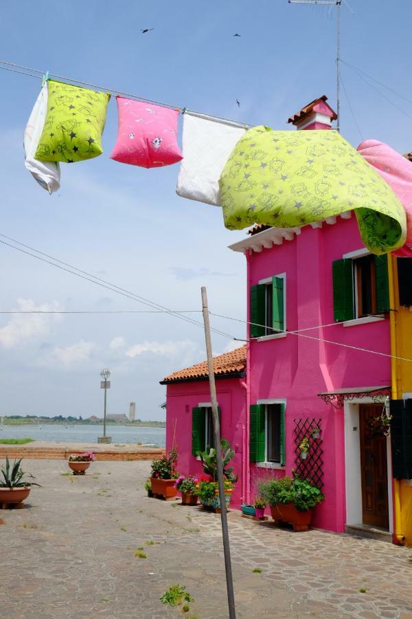Night Galleria Holiday Home - Bed & Art In Burano - The Pink House Luaran gambar