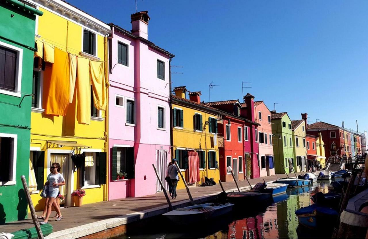 Night Galleria Holiday Home - Bed & Art In Burano - The Pink House Luaran gambar